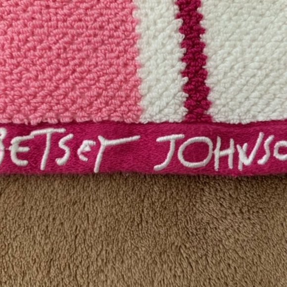 BETSET JOHNSON Bathroom Towel *& 20% OFF if you buy 4 items I sell !!* - Picture 3 of 5